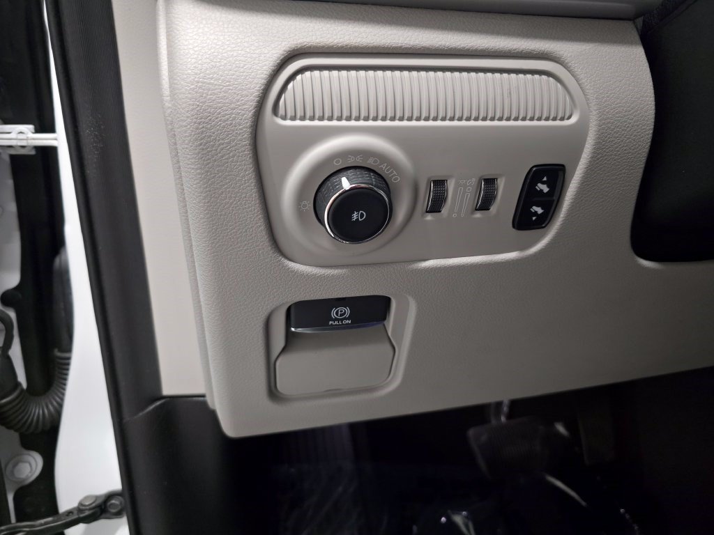 Used 2024 Jeep Wagoneer L Series II w/ Flexible Seating Group AWD/4WD image 31