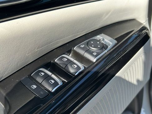 Used 2023 Kia Carnival EX FWD image 23