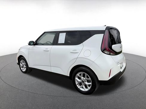 Used 2025 Kia Soul LX w/ LX Technology Package FWD image 10