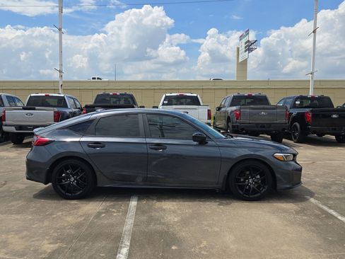 Used 2025 Honda Civic Sport image 2