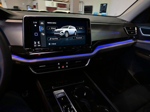 Used 2024 Volkswagen Atlas Peak Edition SE image 34