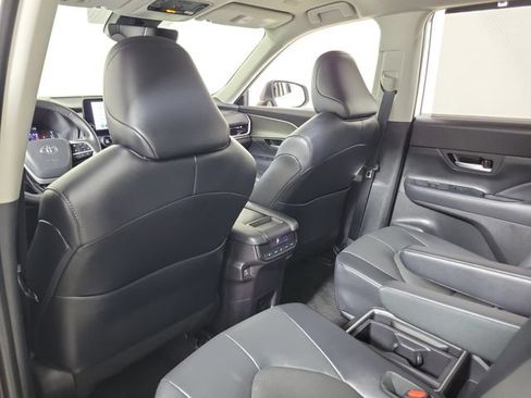 Used 2025 Toyota Grand Highlander FWD image 11