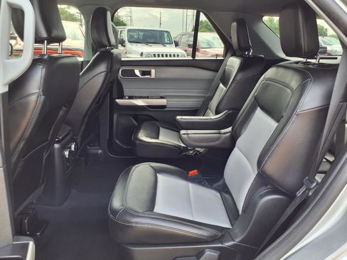 Used 2022 Ford Explorer XLT w/ Equipment Group 202A RWD image 21