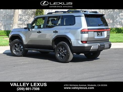 Used 2025 Lexus GX 550 AWD/4WD image 4