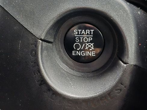 Used 2018 Jeep Renegade Altitude image 9