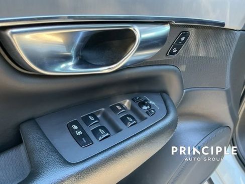 Certified 2021 Volvo XC90 T5 Momentum w/ Protection Package Premier image 22