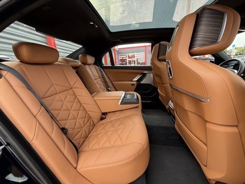 Used 2023 BMW 740i w/ Parking Assistance Package image 33