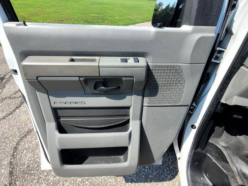 Used 2010 Ford E-250 and Econoline 250 image 10