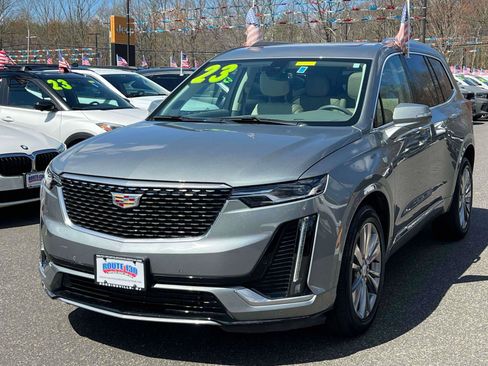 Used 2023 Cadillac XT6 Premium Luxury image 2