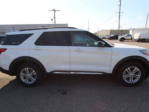 Used 2023 Ford Explorer XLT w/ Equipment Group 202A AWD/4WD image 9