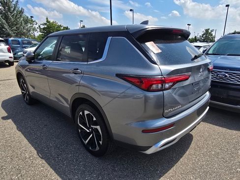 Used 2024 Mitsubishi Outlander SE AWD/4WD image 3