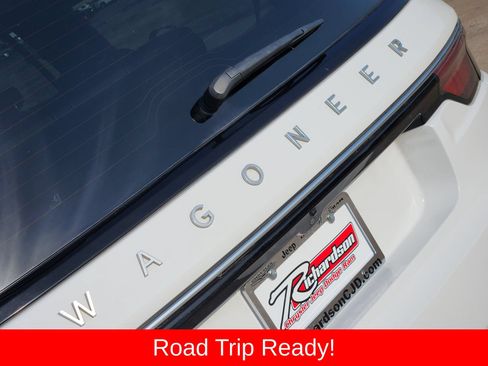 Used 2024 Jeep Wagoneer Series II w/ Flexible Seating Group RWD image 18