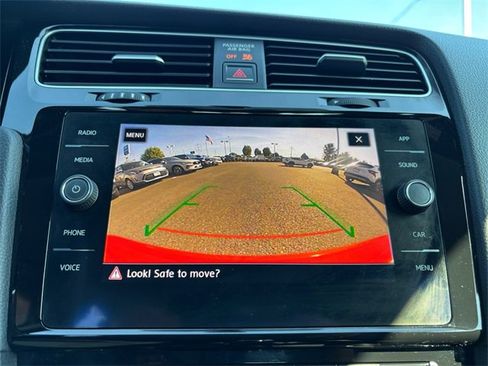 Used 2018 Volkswagen GTI SE image 21