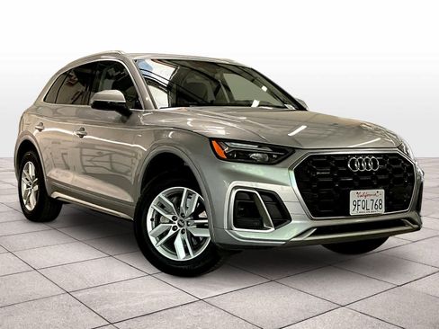 Used 2023 Audi Q5 2.0T Premium w/ Convenience Package AWD/4WD image 2
