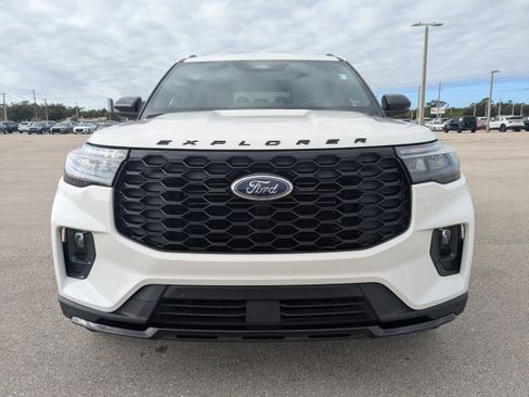 Used 2025 Ford Explorer ST-Line w/ ST-Line Street Pack image 10