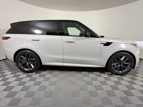 New 2026 Land Rover Range Rover Sport Dynamic SE AWD/4WD image 9