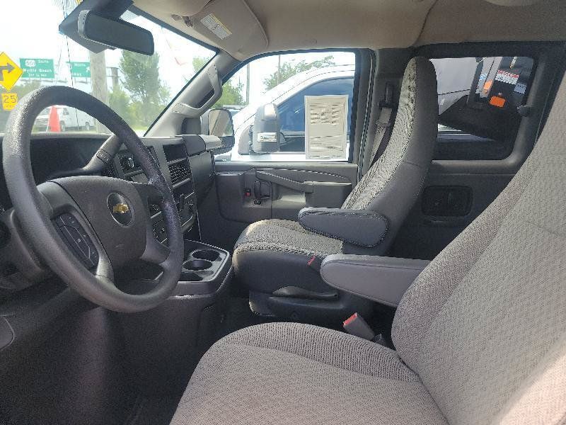 Used 2025 Chevrolet Express 3500 LT w/ LT Preferred Equipment Group RWD image 6