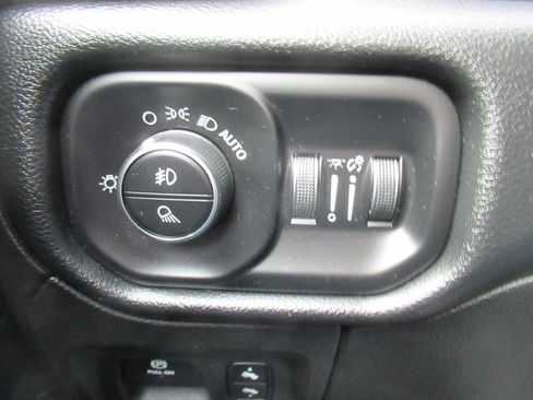 Used 2019 RAM 1500 Big Horn image 29