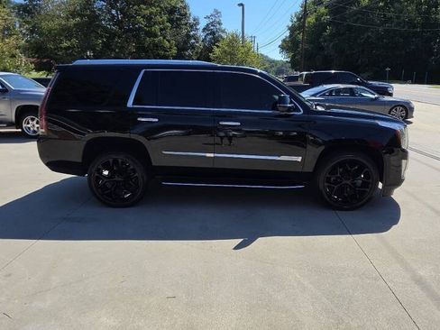 Used 2019 Cadillac Escalade Luxury AWD/4WD image 6