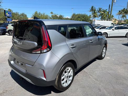 Used 2025 Kia Soul LX w/ LX Technology Package FWD image 5