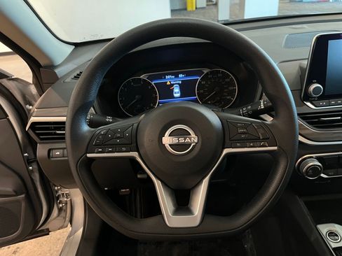 Used 2025 Nissan Altima 2.5 SV image 27