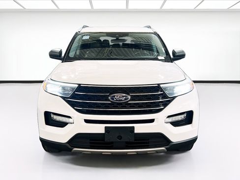 Used 2022 Ford Explorer XLT w/ Equipment Group 202A RWD image 2
