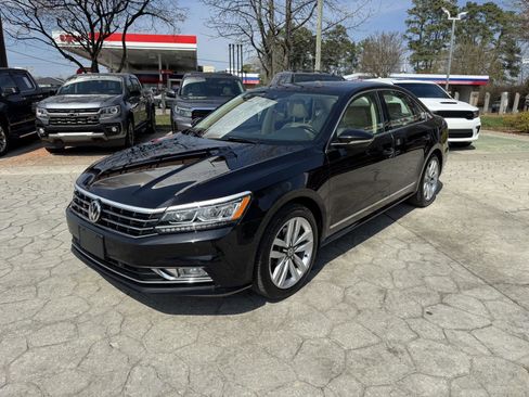 Used 2019 Volkswagen Jetta SE w/ Cold Weather Package image 9