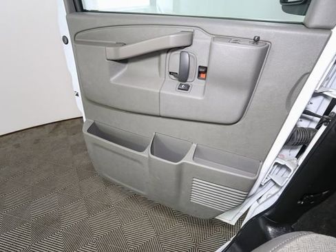 Used 2025 Chevrolet Express 3500 LT w/ LT Preferred Equipment Group RWD image 28