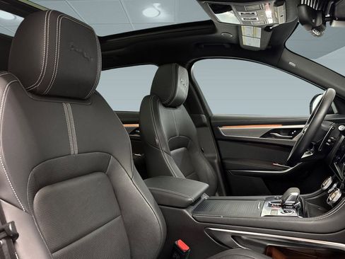 Used 2024 Jaguar F-PACE R-Dynamic S image 32