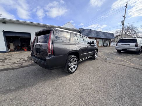 Used 2015 Cadillac Escalade Premium image 11