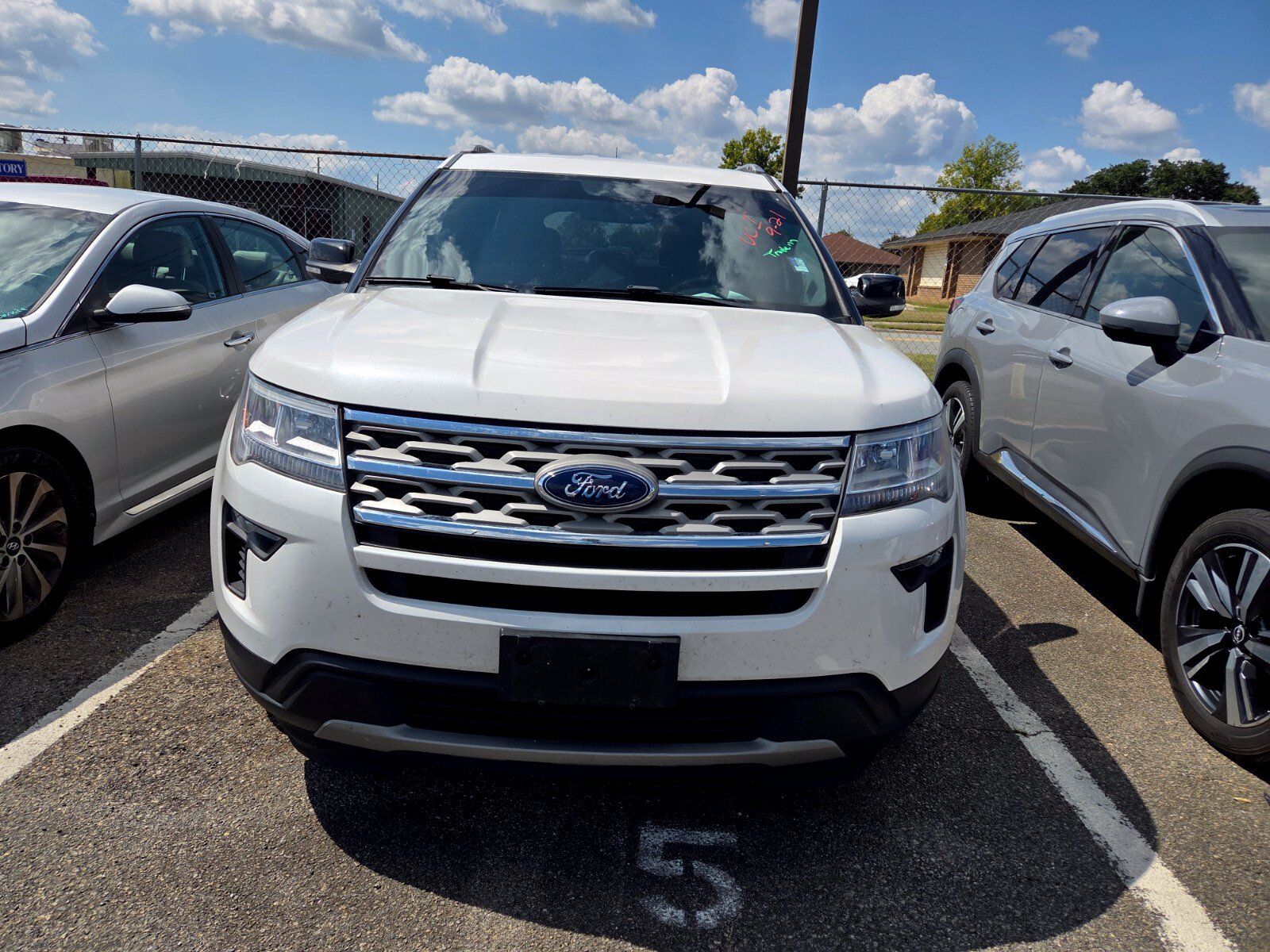 Used 2018 Ford Explorer XLT w/ Equipment Group 201A FWD image 2