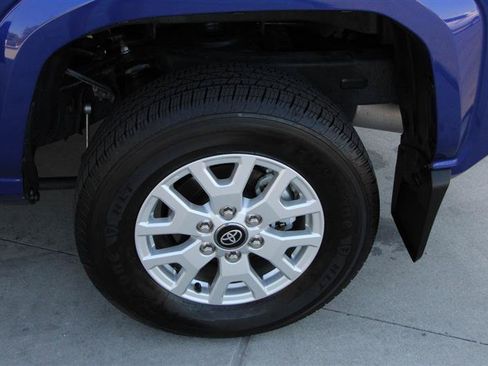Used 2025 Toyota Tacoma SR5 AWD/4WD image 28
