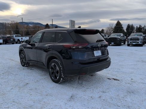 Used 2025 Nissan Rogue SV image 7