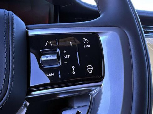 New 2026 Land Rover Range Rover SE image 27