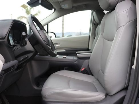 Used 2023 Toyota Sienna XLE image 11