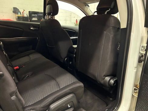 Used 2016 Dodge Journey SE w/ Flexible Seating Group image 14