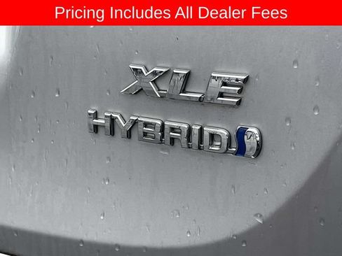 Used 2017 Toyota RAV4 XLE AWD/4WD image 11