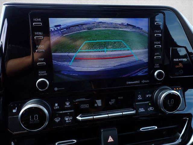 Used 2022 Toyota Highlander XLE AWD/4WD image 24