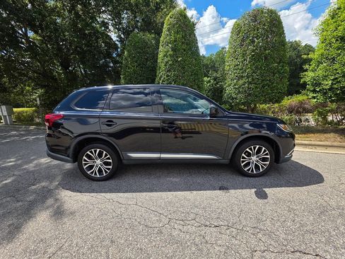 Used 2017 Mitsubishi Outlander ES AWD/4WD image 6