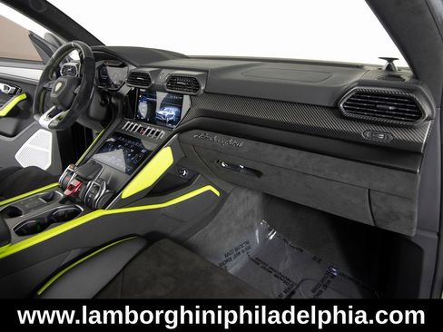 Used 2022 Lamborghini Urus AWD/4WD image 30