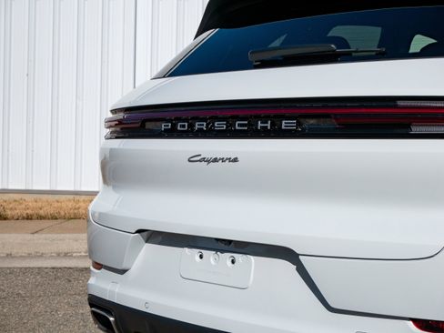 New 2026 Porsche Cayenne AWD/4WD image 16