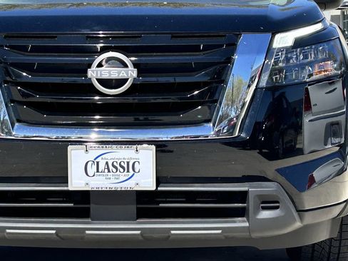 Used 2024 Nissan Pathfinder SV FWD image 9