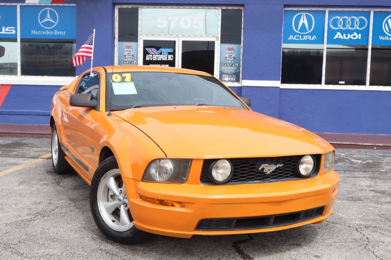 Used 2007 Ford Mustang GT RWD image 2