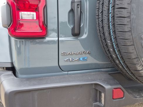 Used 2025 Jeep Wrangler Unlimited Sahara AWD/4WD image 9