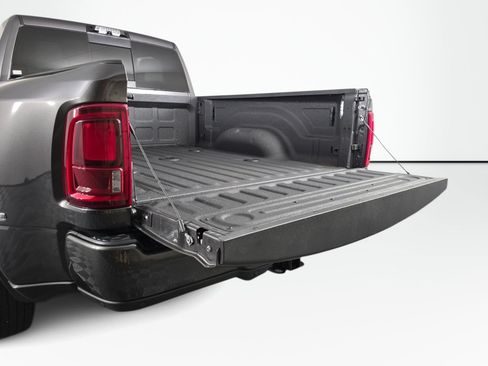 Used 2025 RAM 3500 Laramie AWD/4WD image 16