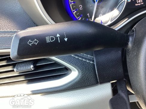 Used 2021 Chrysler Pacifica Touring-L FWD image 27