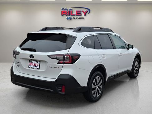 Used 2022 Subaru Outback Premium image 5