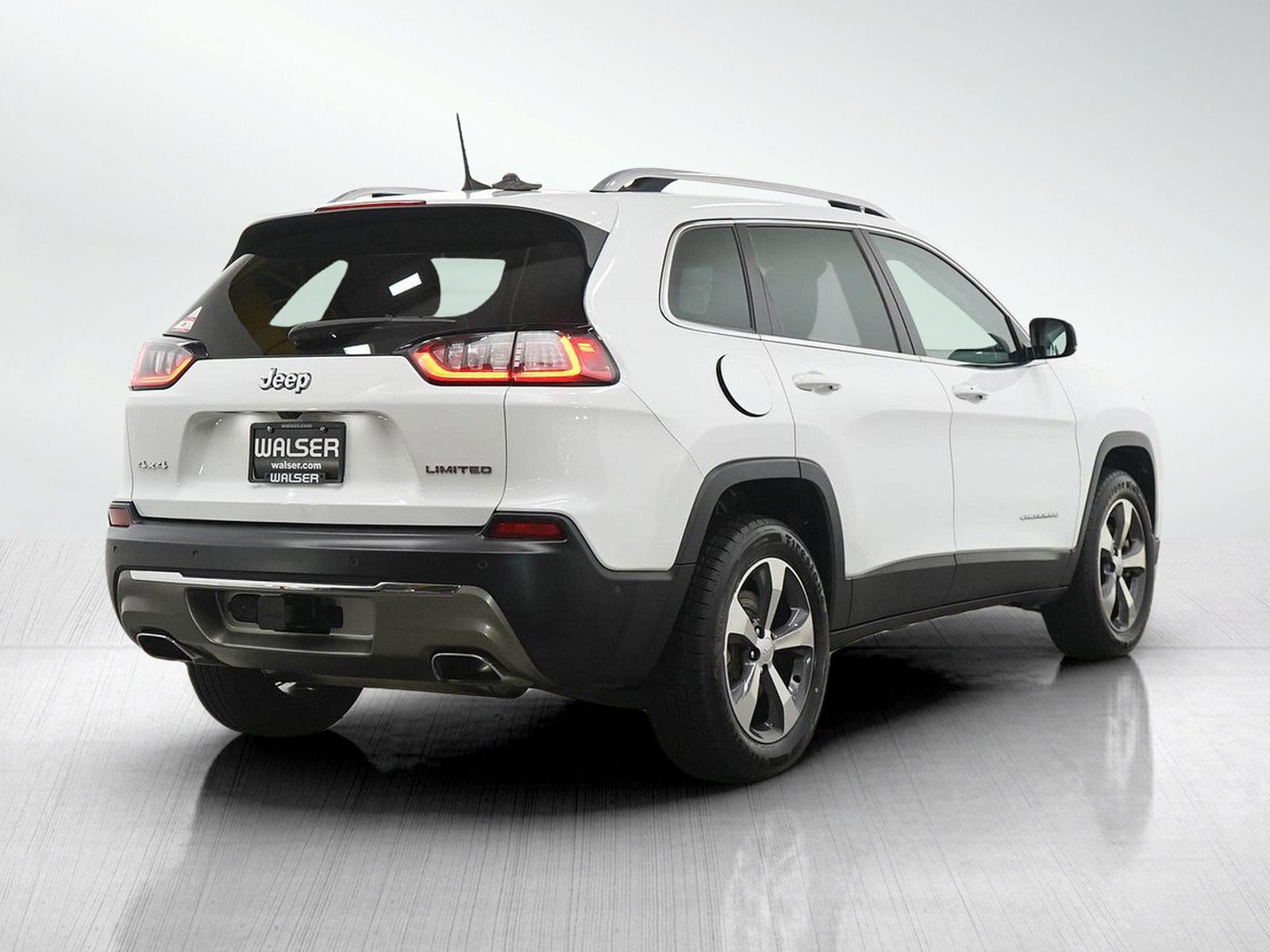 Used 2019 Jeep Cherokee Limited w/ Luxury Group AWD/4WD image 5