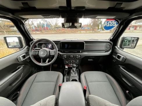 Used 2024 Jeep Wrangler Unlimited Rubicon w/ Technology Group image 16