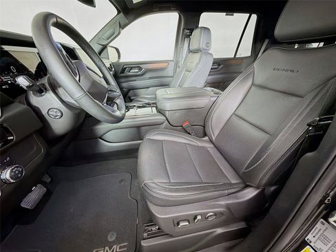 Used 2025 GMC Yukon Denali AWD/4WD image 11
